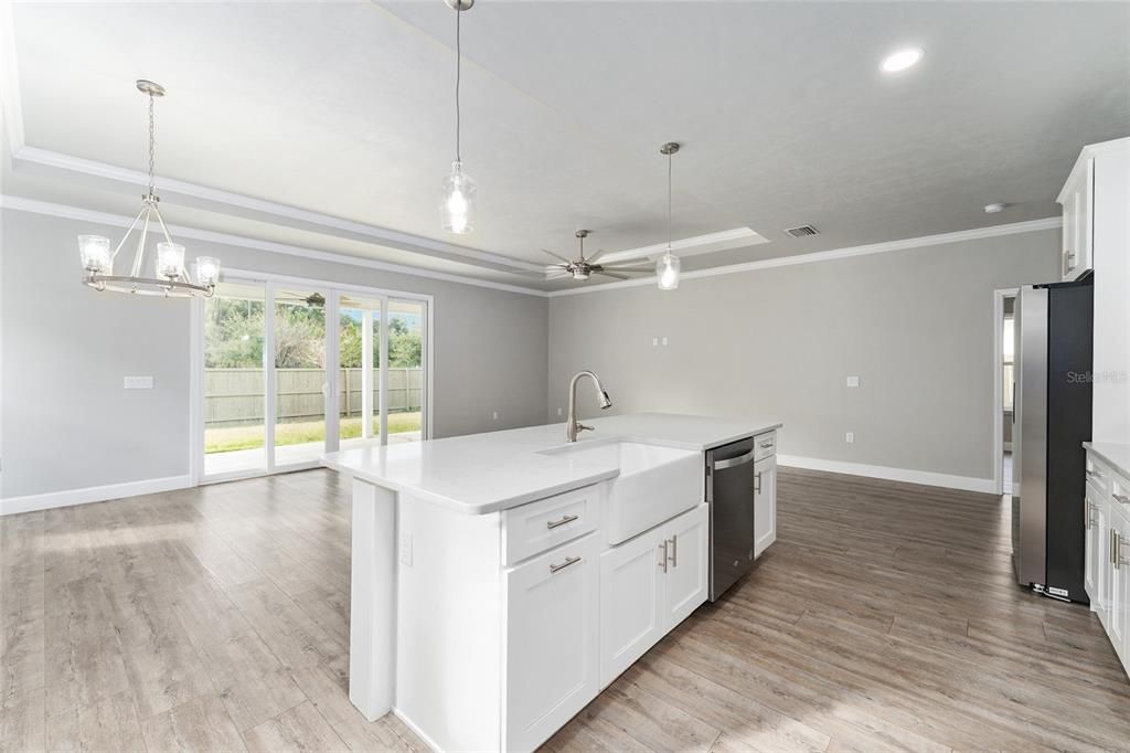 待售: $395,000 (4 贝兹, 2 浴室, 1807 平方英尺)