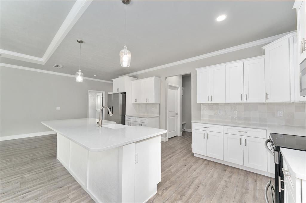 待售: $395,000 (4 贝兹, 2 浴室, 1807 平方英尺)