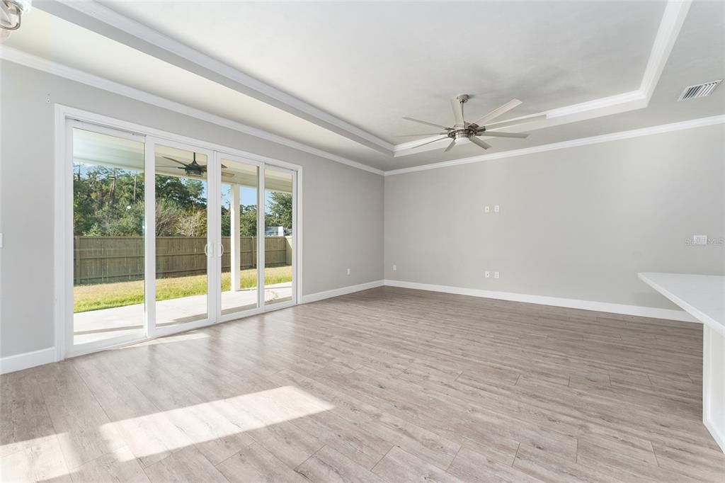 待售: $395,000 (4 贝兹, 2 浴室, 1807 平方英尺)