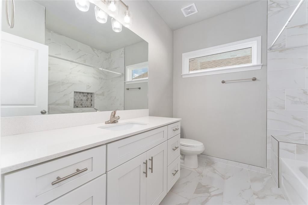 待售: $395,000 (4 贝兹, 2 浴室, 1807 平方英尺)