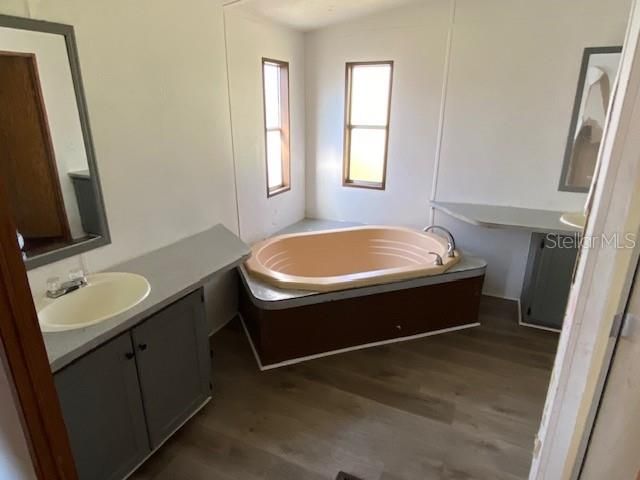 На продажу: $128,000 (2 спален, 2 ванн, 1216 Квадратных фут)