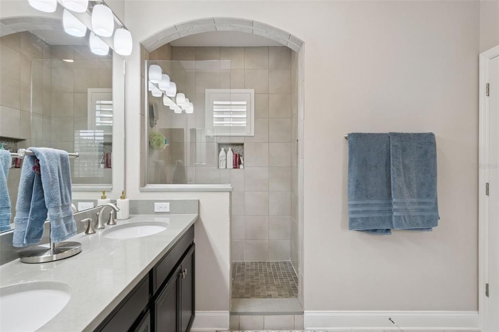 En Venta: $669,000 (3 camas, 2 baños, 1875 Pies cuadrados)