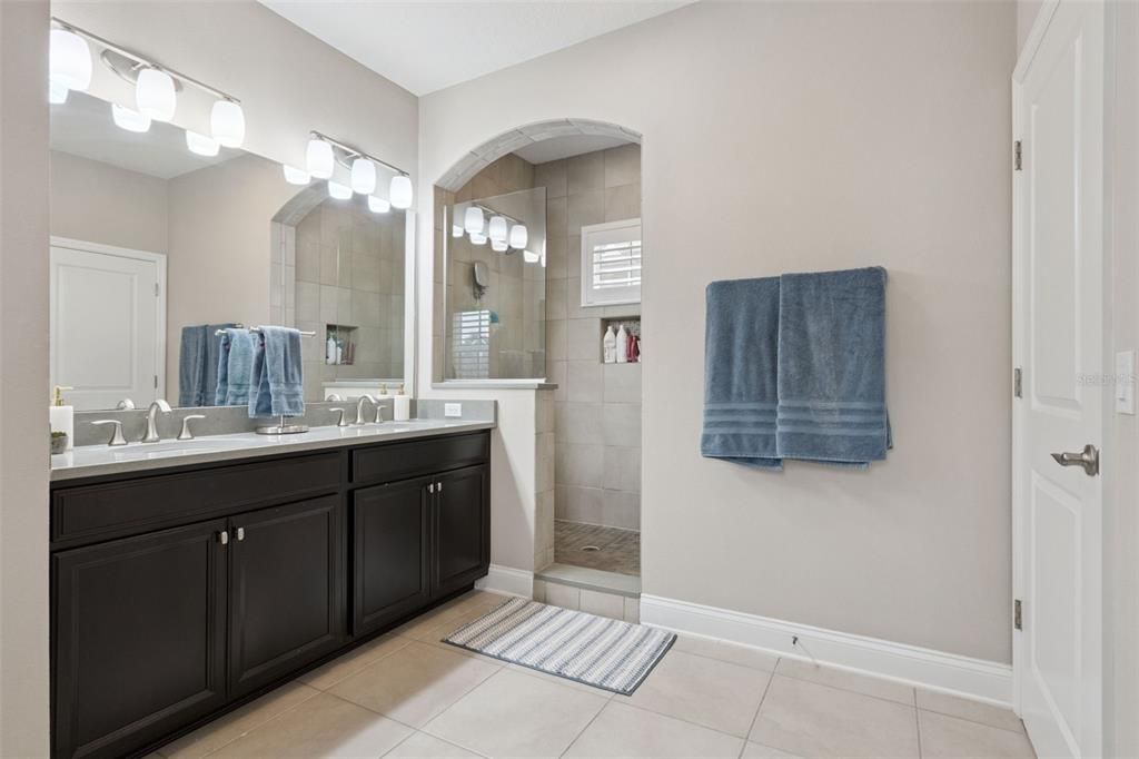 En Venta: $669,000 (3 camas, 2 baños, 1875 Pies cuadrados)