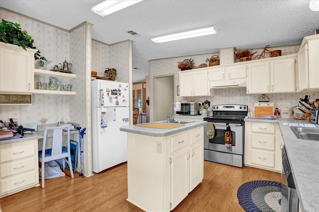 For Sale: $214,000 (3 beds, 2 baths, 1546 Square Feet)