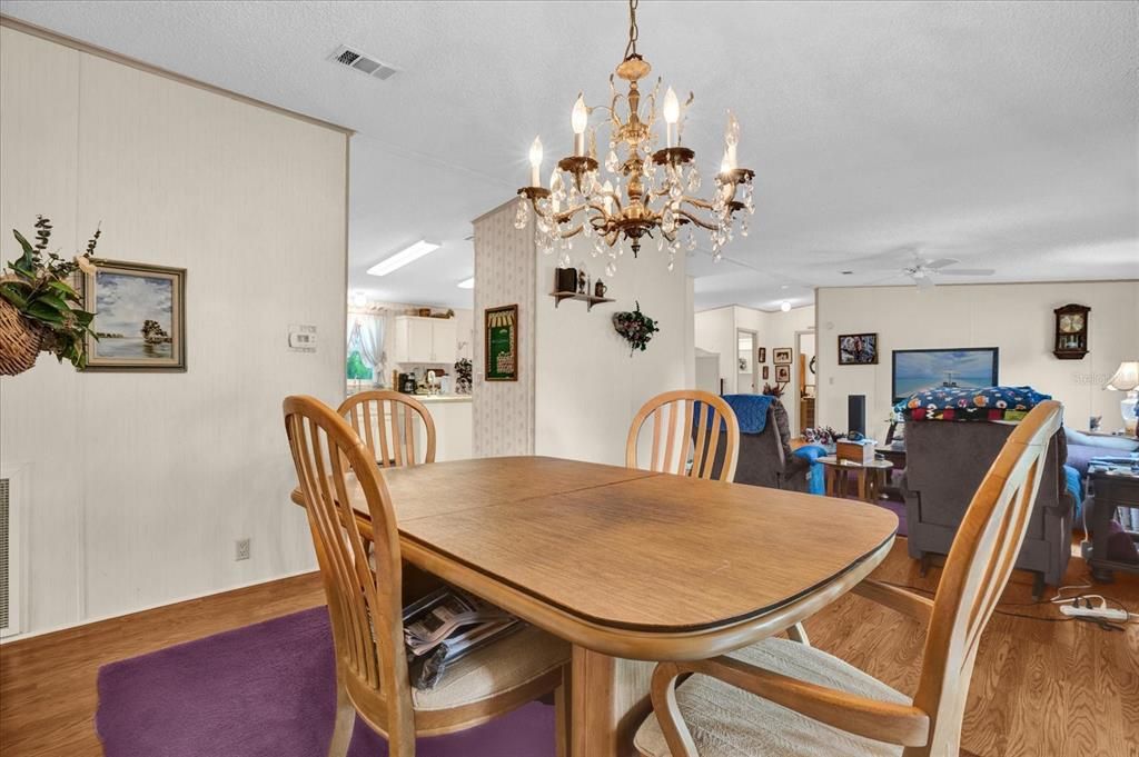 For Sale: $214,000 (3 beds, 2 baths, 1546 Square Feet)