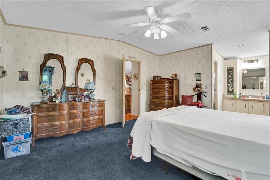 For Sale: $214,000 (3 beds, 2 baths, 1546 Square Feet)