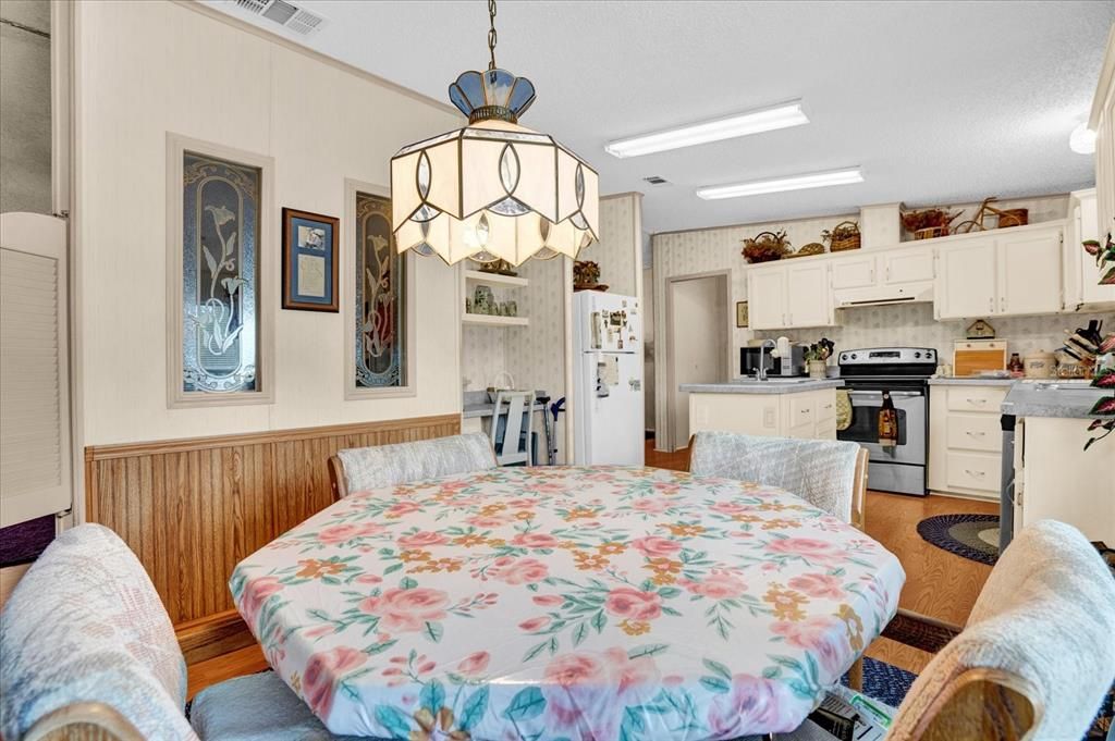 For Sale: $214,000 (3 beds, 2 baths, 1546 Square Feet)