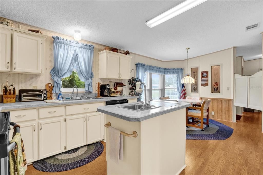 For Sale: $214,000 (3 beds, 2 baths, 1546 Square Feet)