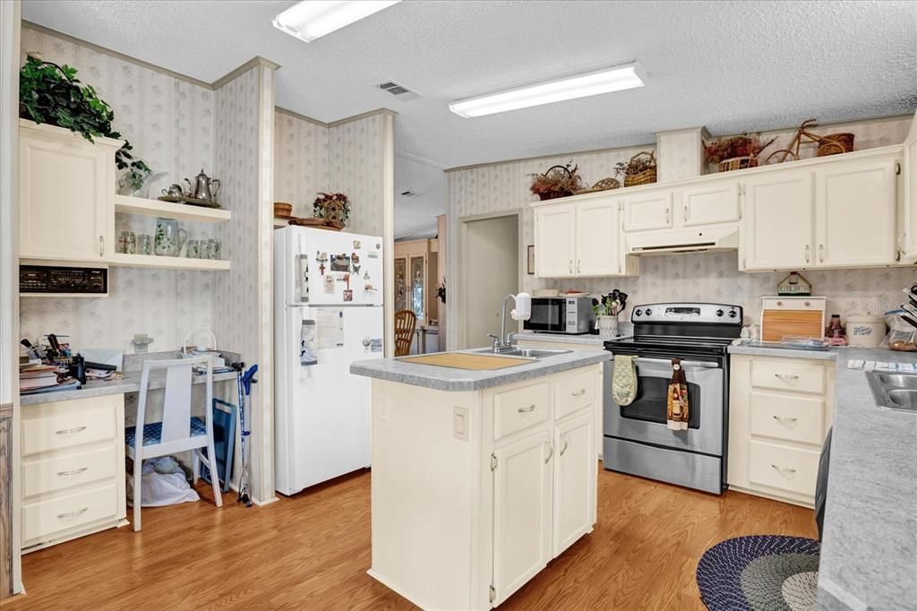 For Sale: $214,000 (3 beds, 2 baths, 1546 Square Feet)