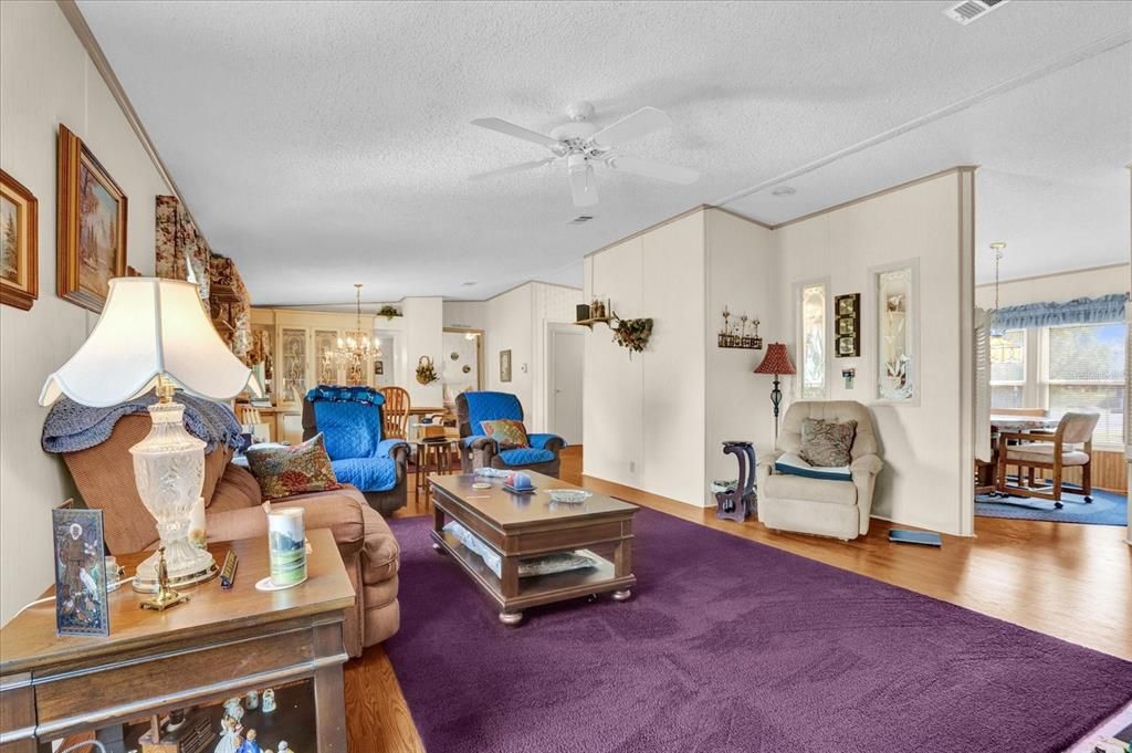 For Sale: $214,000 (3 beds, 2 baths, 1546 Square Feet)