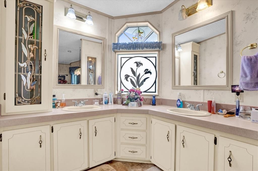 For Sale: $214,000 (3 beds, 2 baths, 1546 Square Feet)