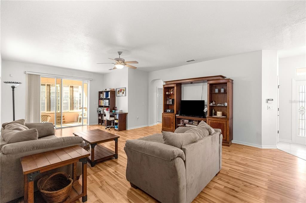 待售: $247,500 (2 贝兹, 2 浴室, 1578 平方英尺)