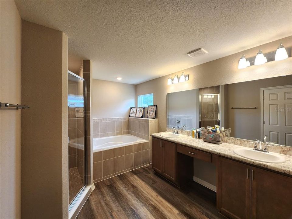 出租: $2,000 (4 贝兹, 2 浴室, 1885 平方英尺)