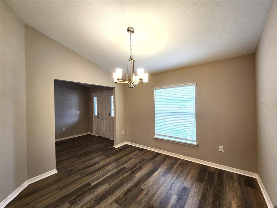 出租: $2,000 (4 贝兹, 2 浴室, 1885 平方英尺)