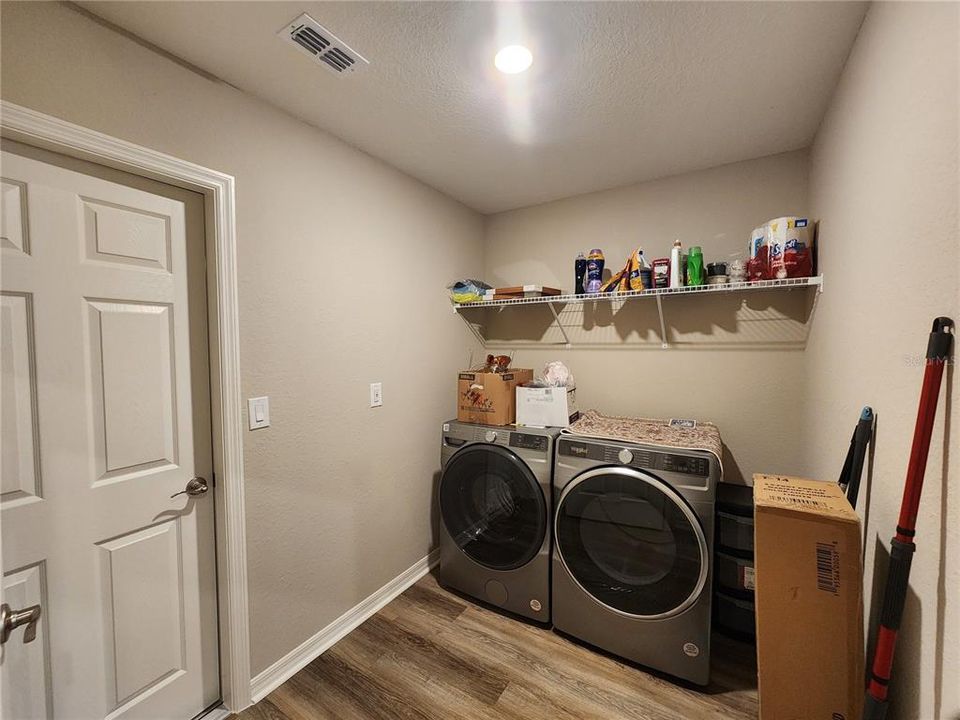 出租: $2,000 (4 贝兹, 2 浴室, 1885 平方英尺)