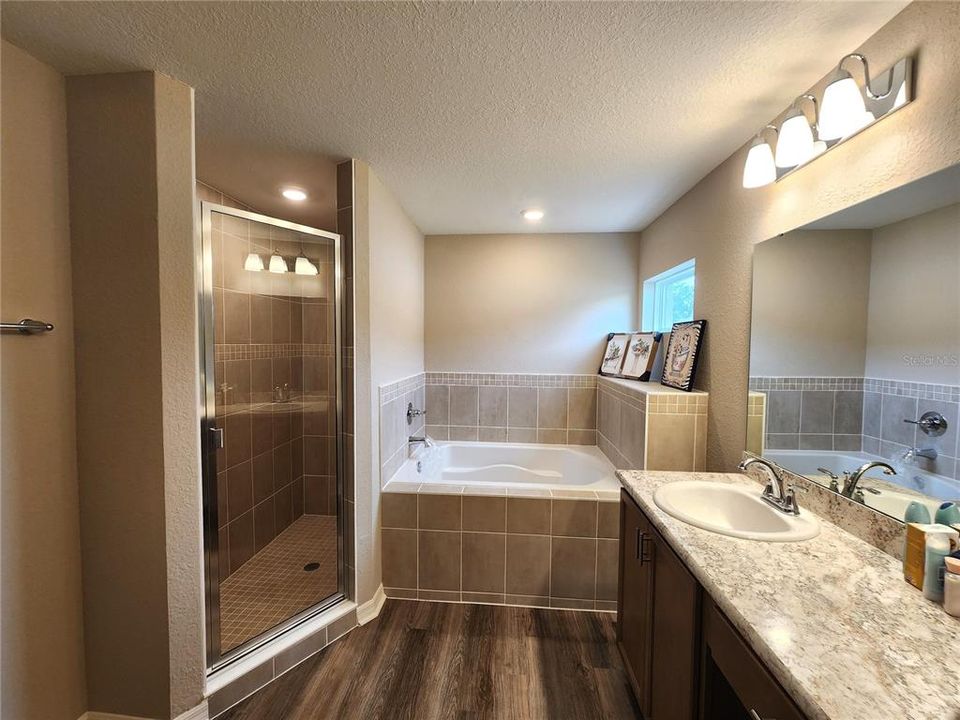 出租: $2,000 (4 贝兹, 2 浴室, 1885 平方英尺)