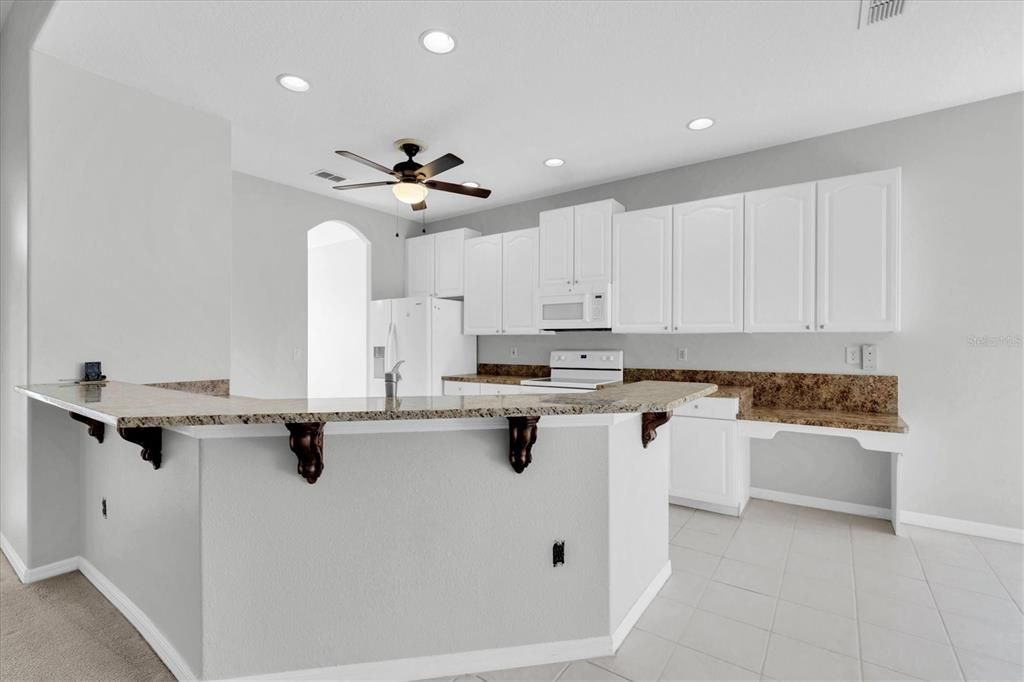 待售: $385,000 (2 贝兹, 2 浴室, 2206 平方英尺)