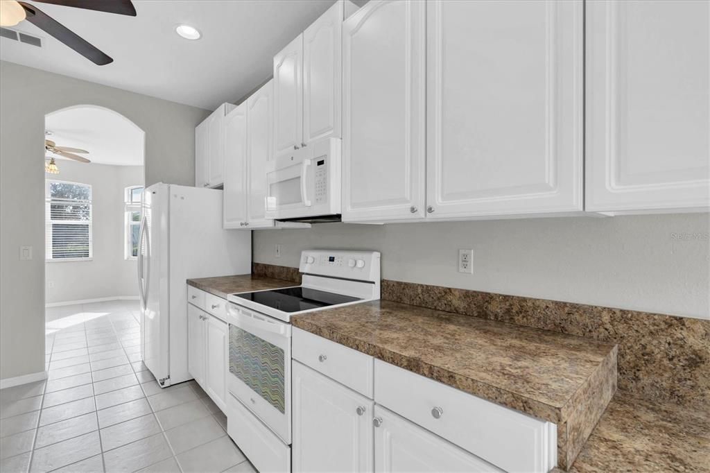 待售: $385,000 (2 贝兹, 2 浴室, 2206 平方英尺)