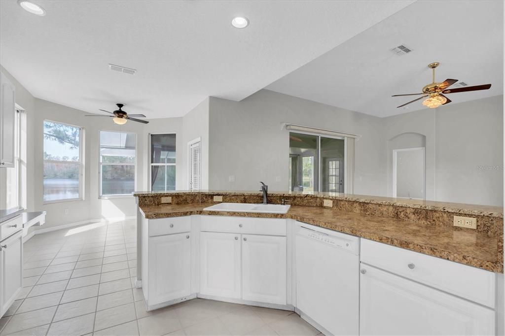 待售: $385,000 (2 贝兹, 2 浴室, 2206 平方英尺)