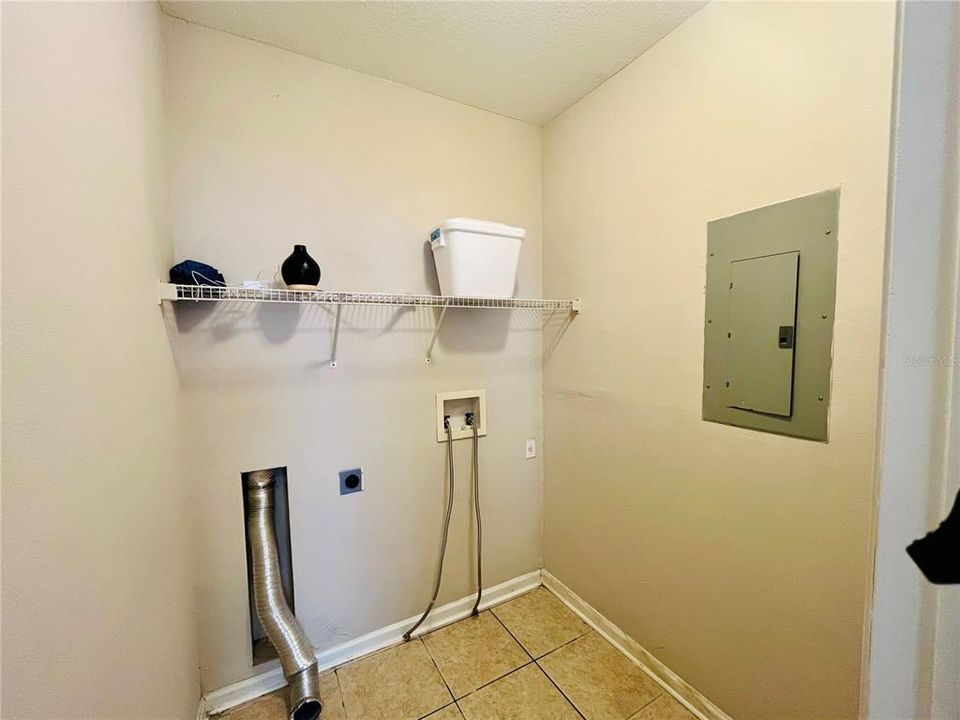 For Sale: $140,000 (2 beds, 2 baths, 1110 Square Feet)
