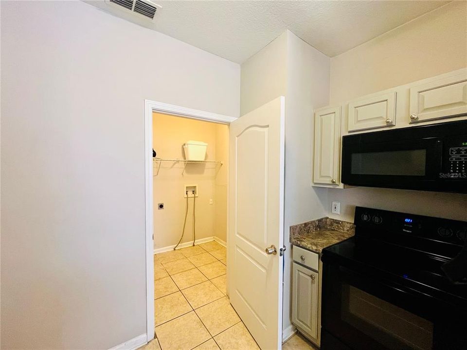 For Sale: $140,000 (2 beds, 2 baths, 1110 Square Feet)