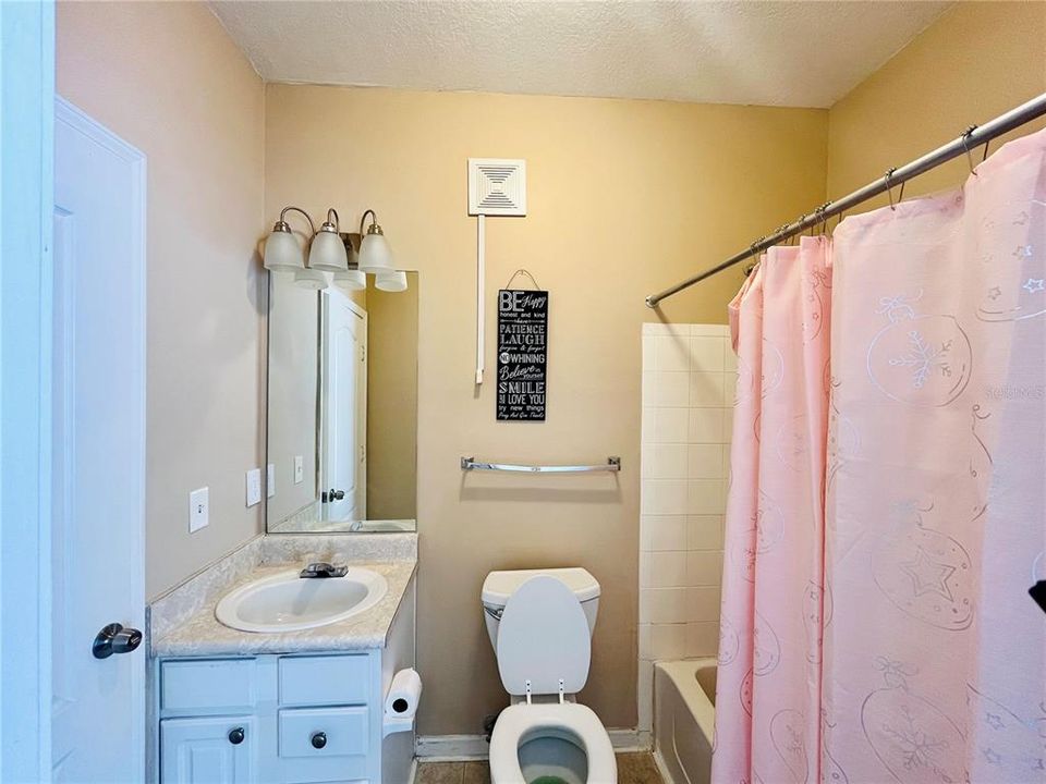 For Sale: $140,000 (2 beds, 2 baths, 1110 Square Feet)