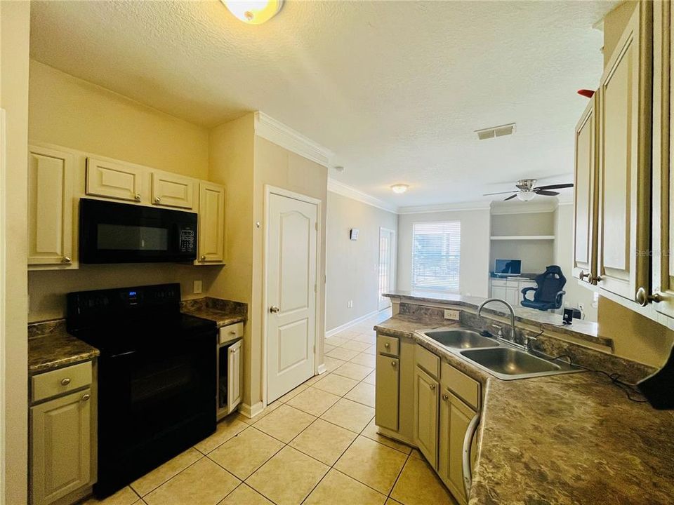 For Sale: $140,000 (2 beds, 2 baths, 1110 Square Feet)