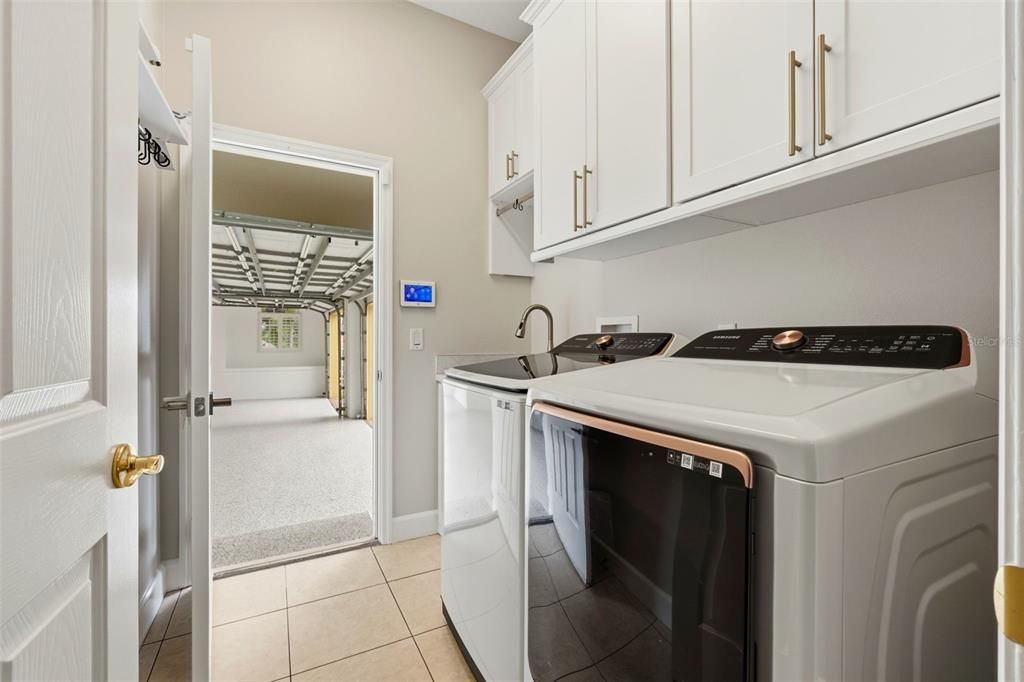 For Sale: $899,000 (5 beds, 3 baths, 3200 Square Feet)