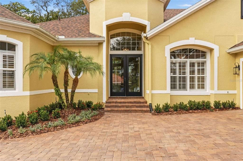 For Sale: $899,000 (5 beds, 3 baths, 3200 Square Feet)