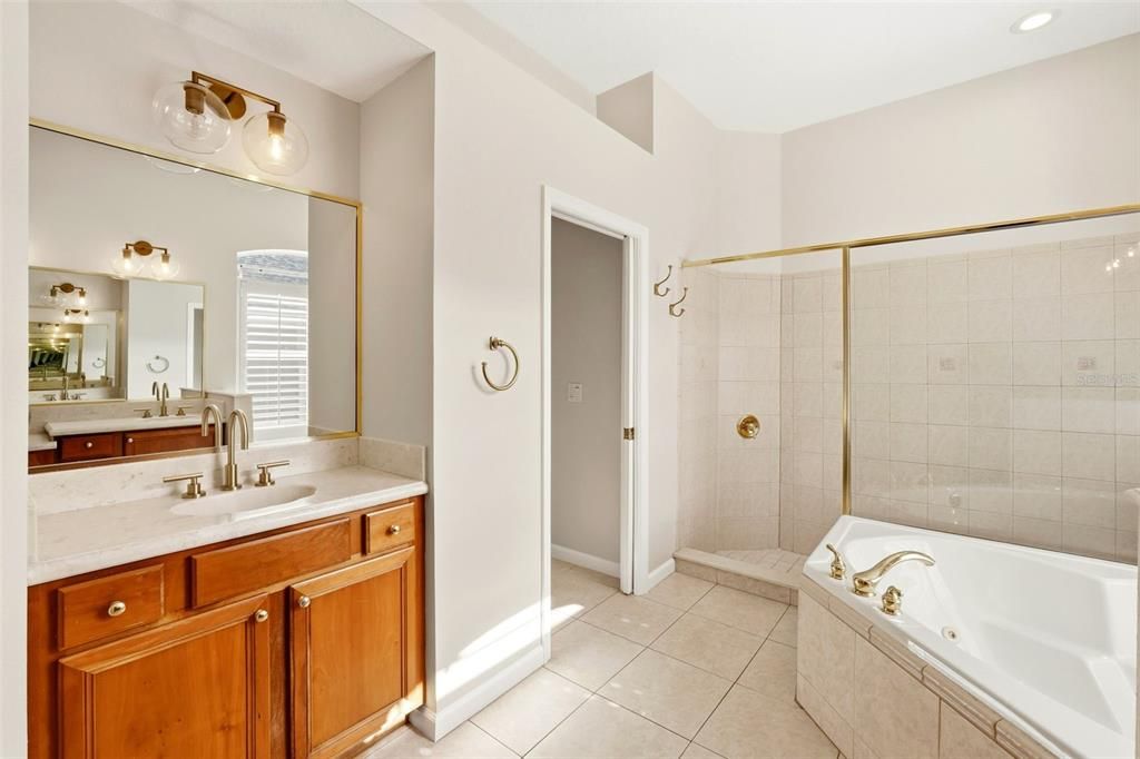 For Sale: $899,000 (5 beds, 3 baths, 3200 Square Feet)