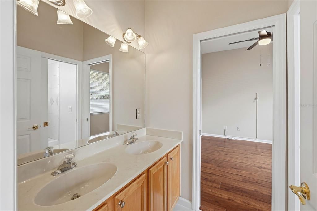 For Sale: $899,000 (5 beds, 3 baths, 3200 Square Feet)