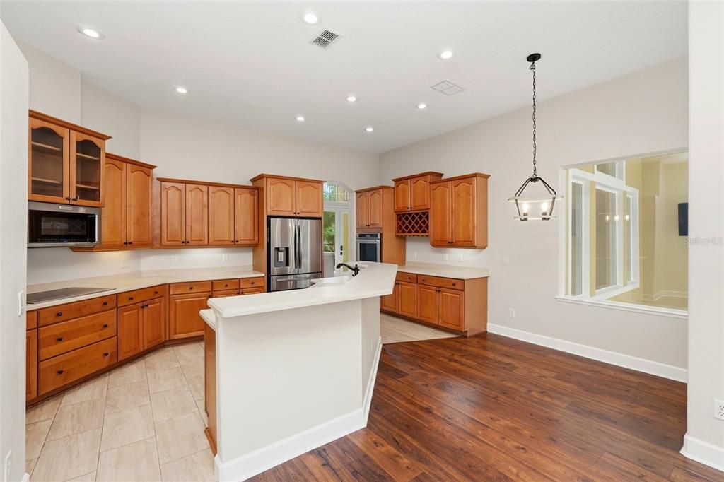 For Sale: $899,000 (5 beds, 3 baths, 3200 Square Feet)