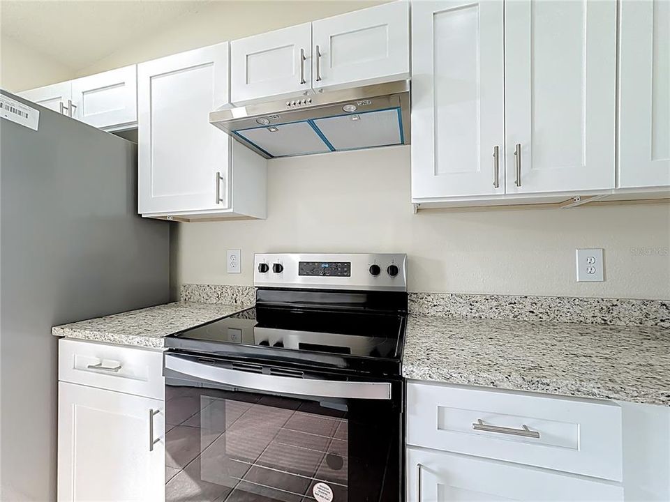 For Sale: $185,000 (1 beds, 1 baths, 709 Square Feet)