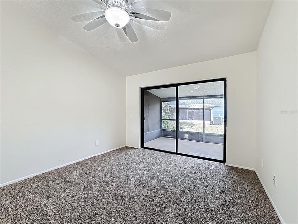For Sale: $185,000 (1 beds, 1 baths, 709 Square Feet)