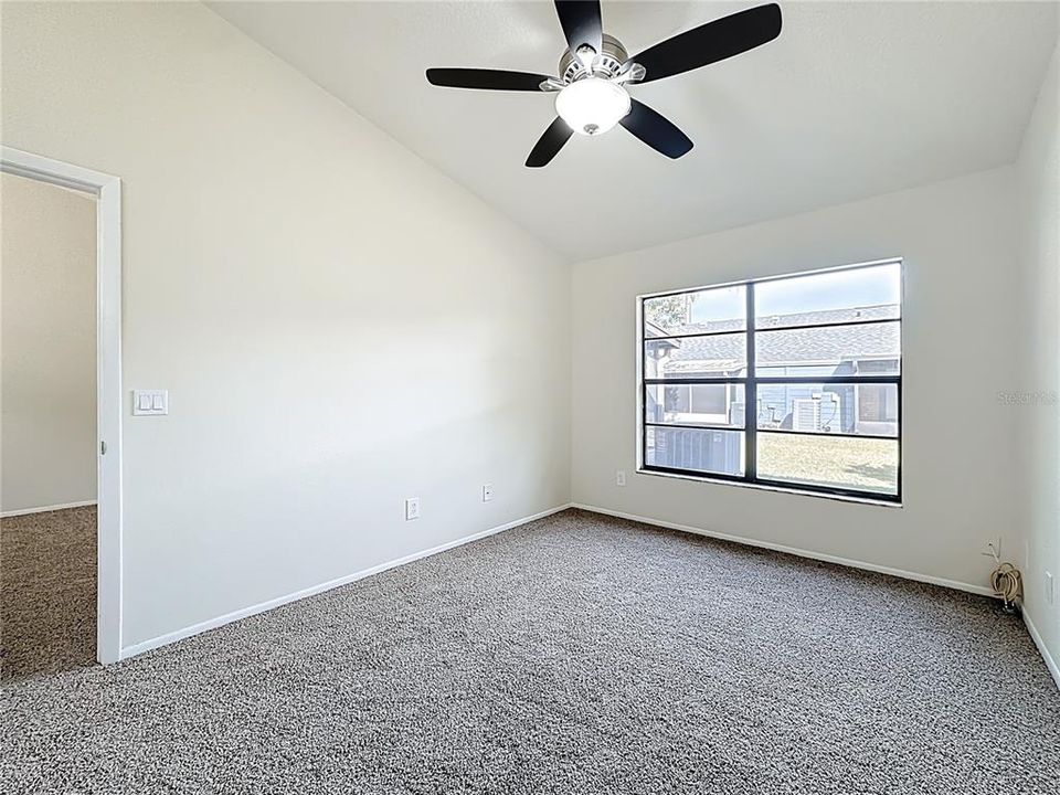 For Sale: $185,000 (1 beds, 1 baths, 709 Square Feet)