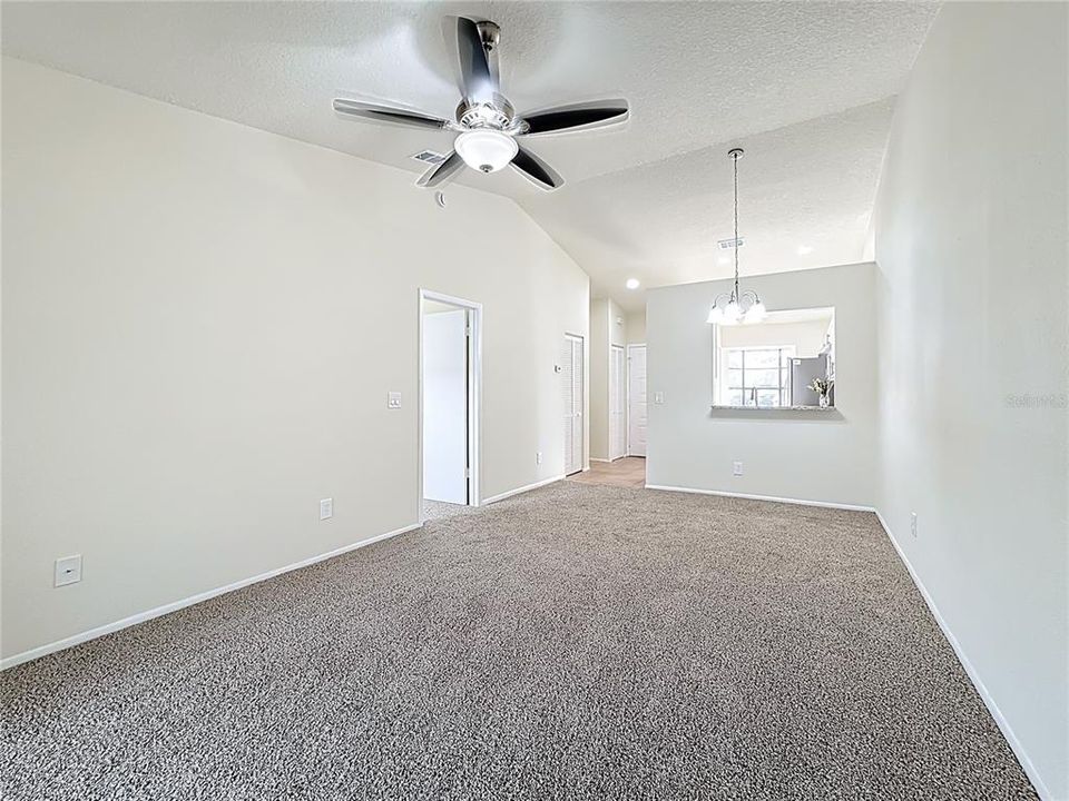 For Sale: $185,000 (1 beds, 1 baths, 709 Square Feet)