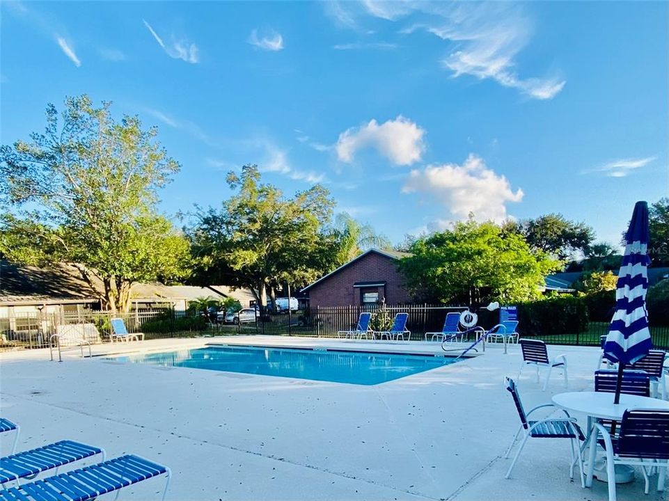 For Sale: $185,000 (1 beds, 1 baths, 709 Square Feet)