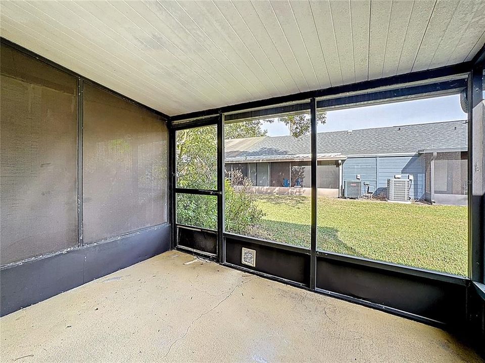 For Sale: $185,000 (1 beds, 1 baths, 709 Square Feet)