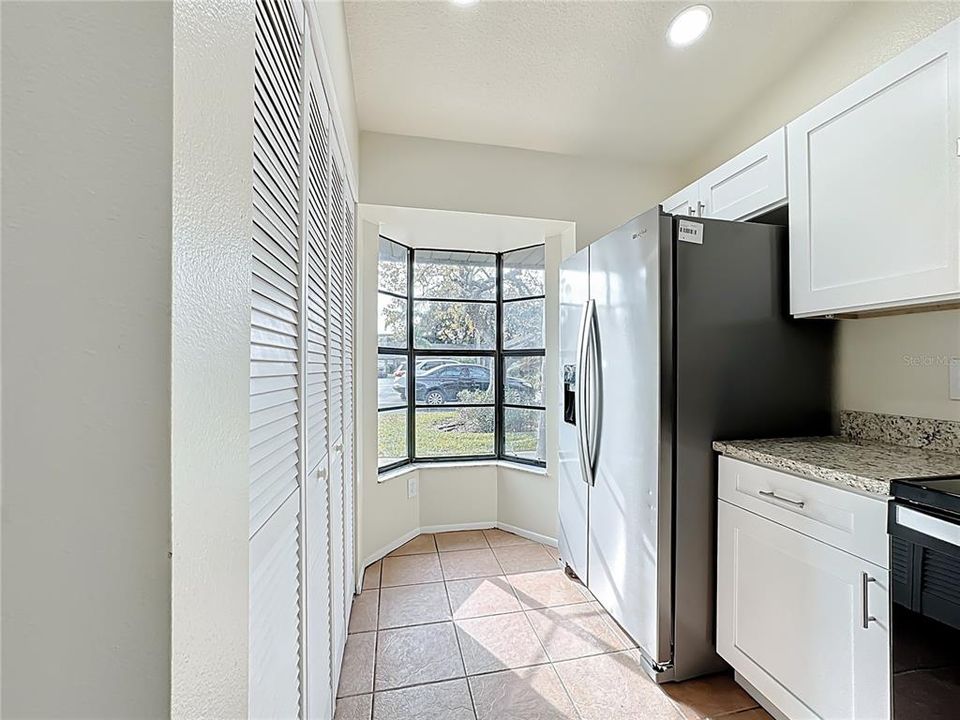 For Sale: $185,000 (1 beds, 1 baths, 709 Square Feet)