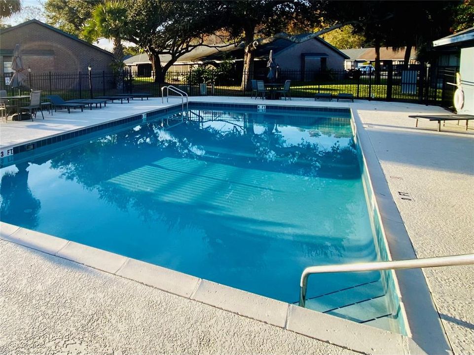 For Sale: $185,000 (1 beds, 1 baths, 709 Square Feet)