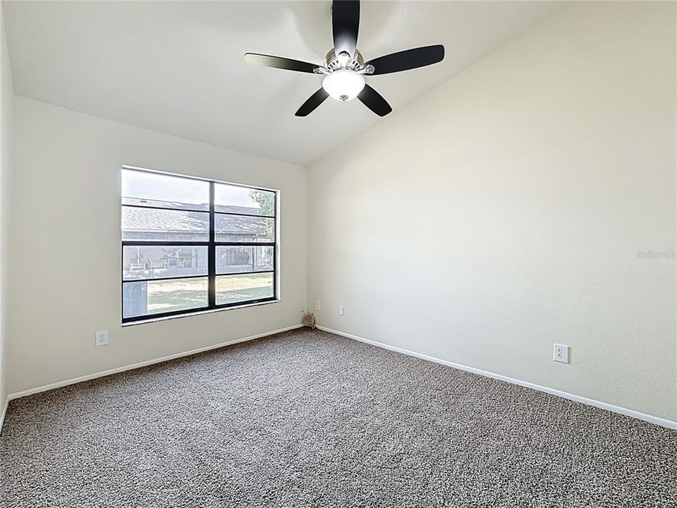 For Sale: $185,000 (1 beds, 1 baths, 709 Square Feet)