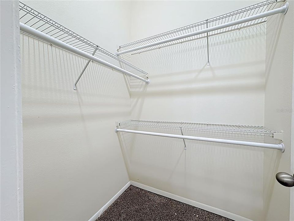 For Sale: $185,000 (1 beds, 1 baths, 709 Square Feet)