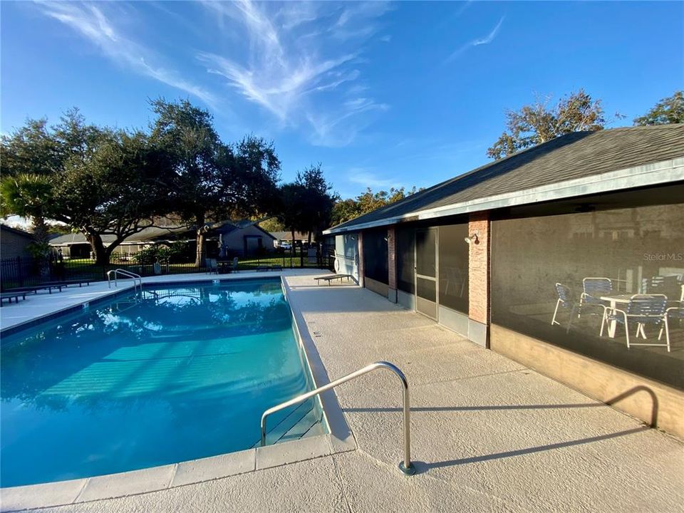 For Sale: $185,000 (1 beds, 1 baths, 709 Square Feet)