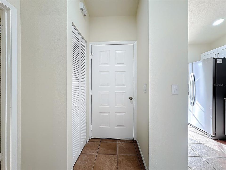 For Sale: $185,000 (1 beds, 1 baths, 709 Square Feet)