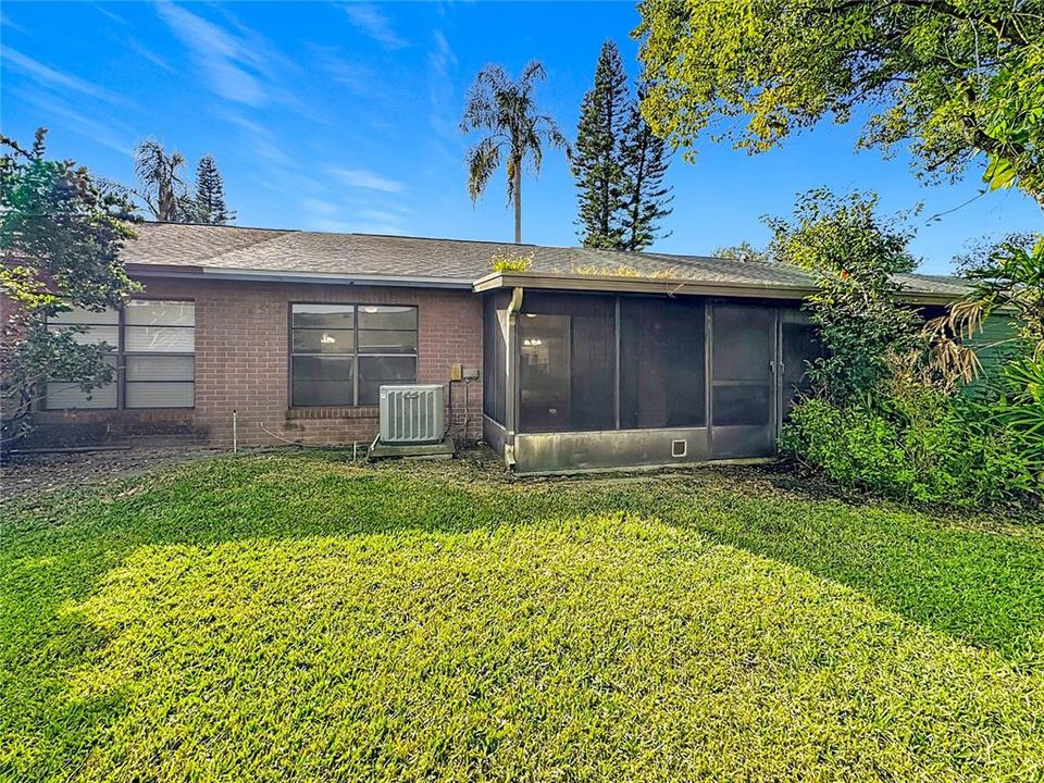 For Sale: $185,000 (1 beds, 1 baths, 709 Square Feet)