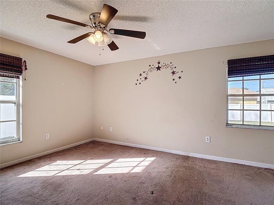 En Venta: $239,000 (3 camas, 1 baños, 915 Pies cuadrados)