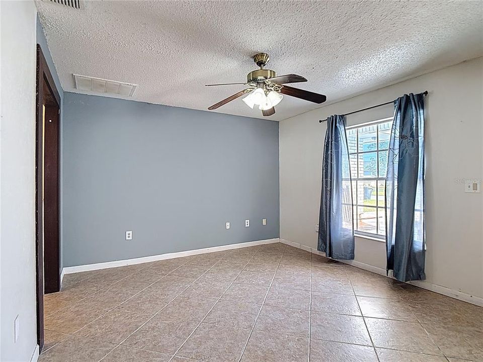 En Venta: $239,000 (3 camas, 1 baños, 915 Pies cuadrados)