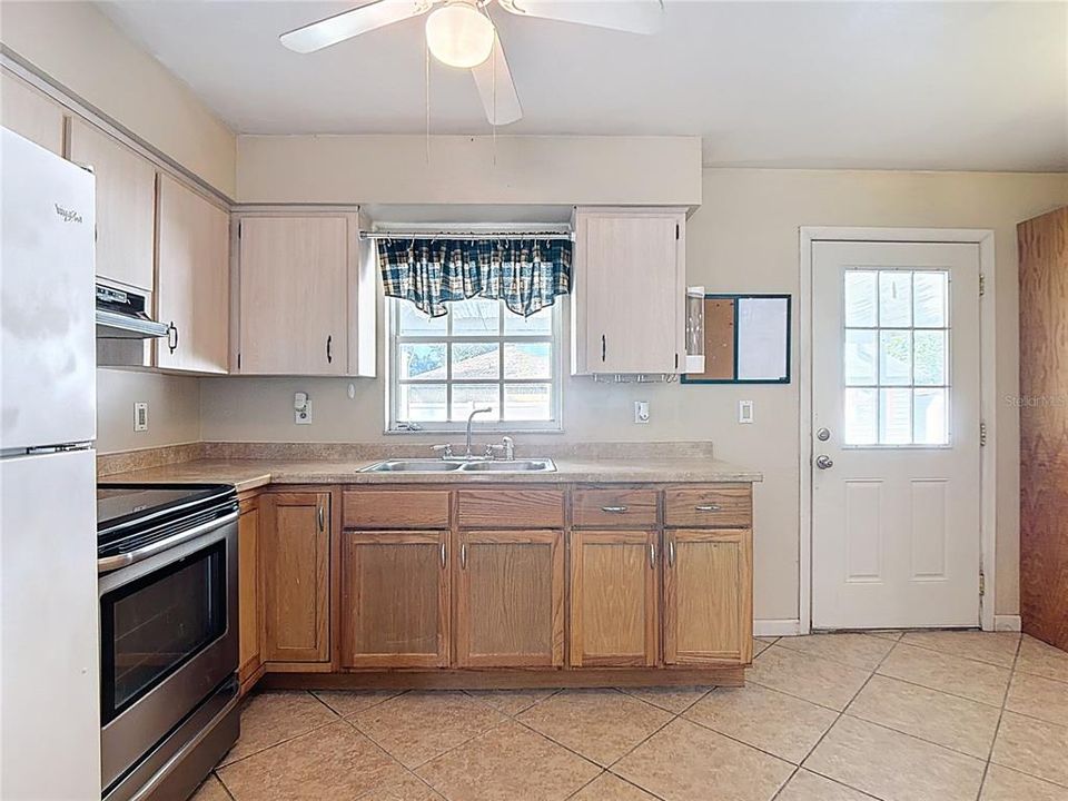 En Venta: $239,000 (3 camas, 1 baños, 915 Pies cuadrados)