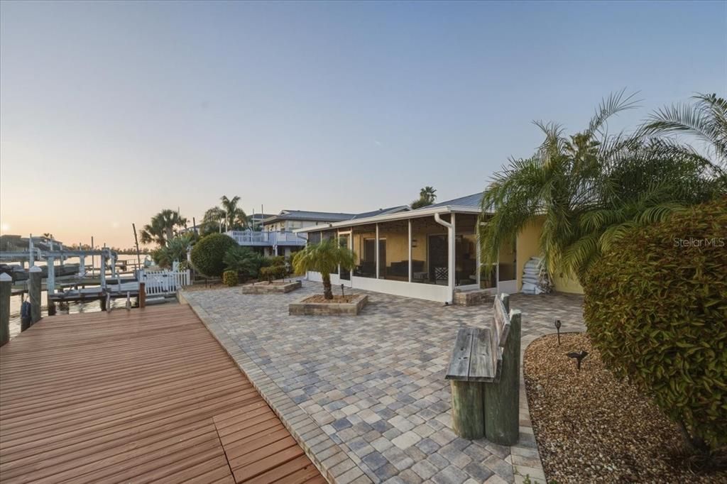 For Sale: $550,000 (3 beds, 2 baths, 1425 Square Feet)