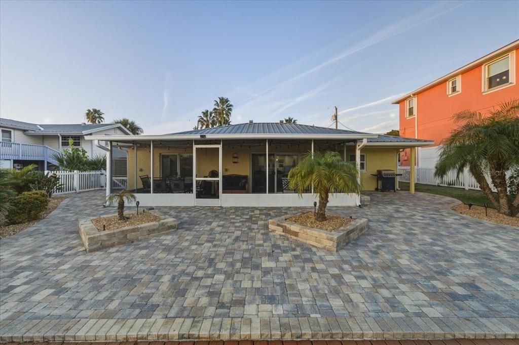 For Sale: $550,000 (3 beds, 2 baths, 1425 Square Feet)